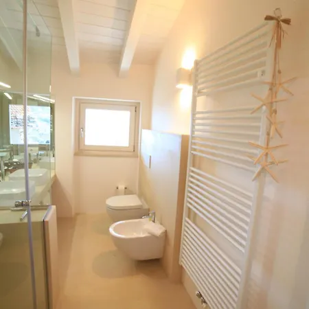 Aquarius Elegante Con Fantastica Vista 公寓 Vercana
